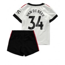 Manchester United Donny van de Beek #34 Bortaställ Barn 2022-23 Korta ärmar (+ Korta byxor)